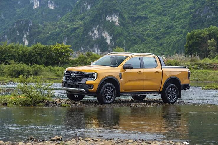 Giá xe Ford Ranger lăn bánh kèm ưu đãi tháng 5/2024, thêm bản mới Stormtrak