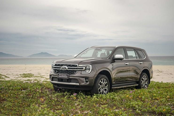 Giá xe Ford Everest lăn bánh kèm ưu đãi tháng 7/2024